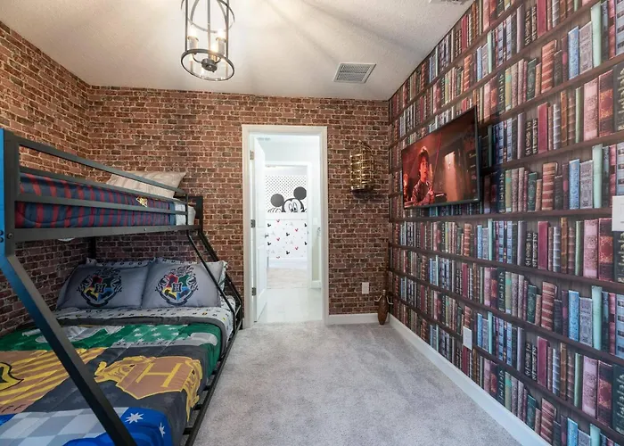 7992 Charming 5Bd Disney Home
